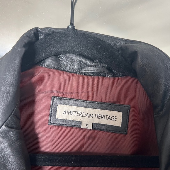 Elegant Black Leather Jacket for Women - Picture 5 of 8